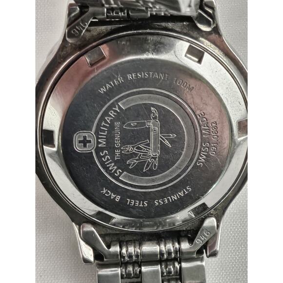 Swiss Military Vintage ’90s Ladies Day Date Quartz Watch New Battery Runs Great - Picture 4 of 11